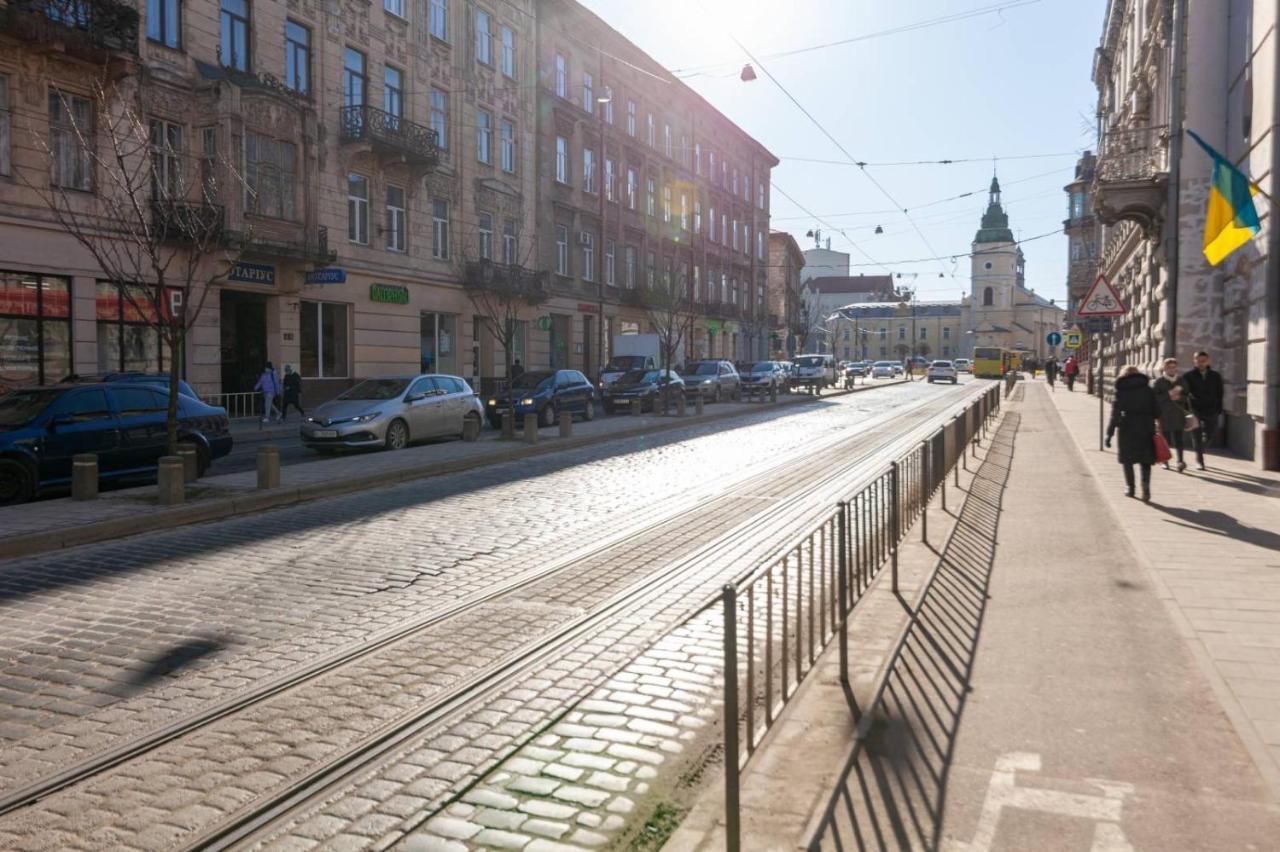 Зелені Апартаменти Біля Оперного Театру Flat In The City Center Leópolis Exterior foto